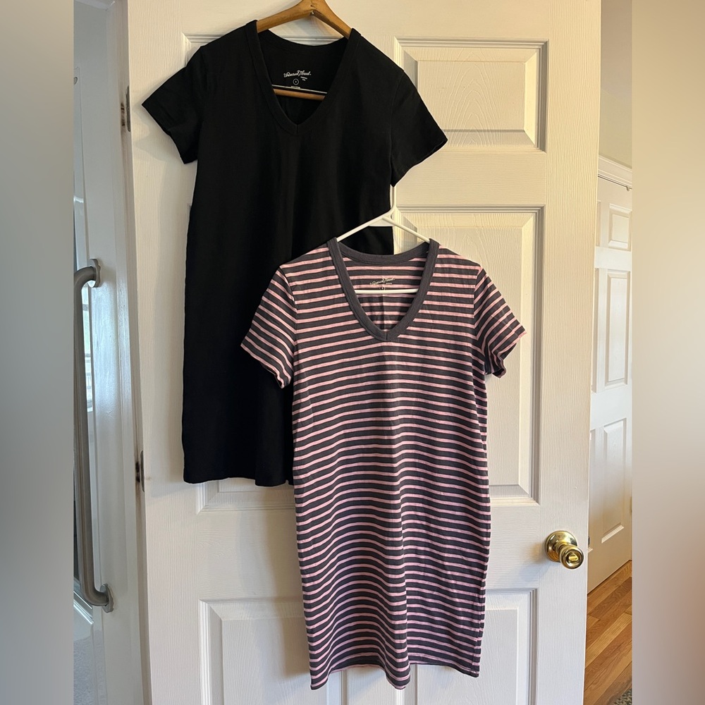 2 Universal Thread T-shirt Dresses